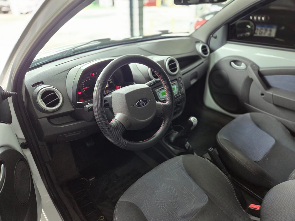 Ford Ka Hatch Branco