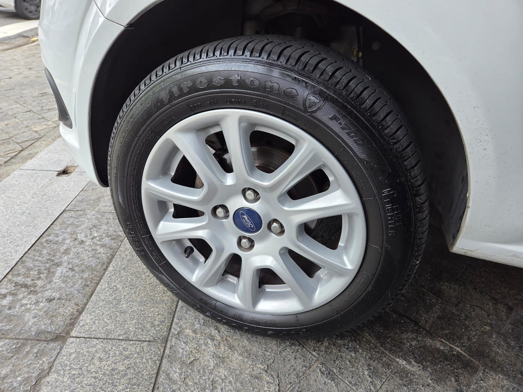 Ford Ka Hatch Branco
