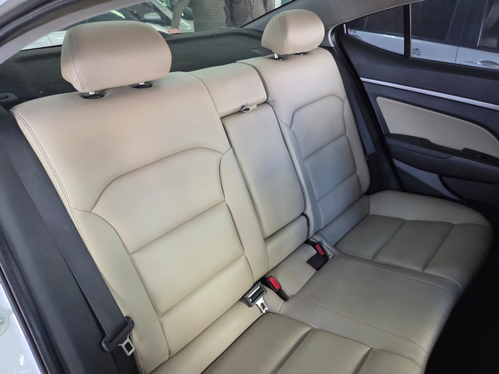 Hyundai Elantra Branco