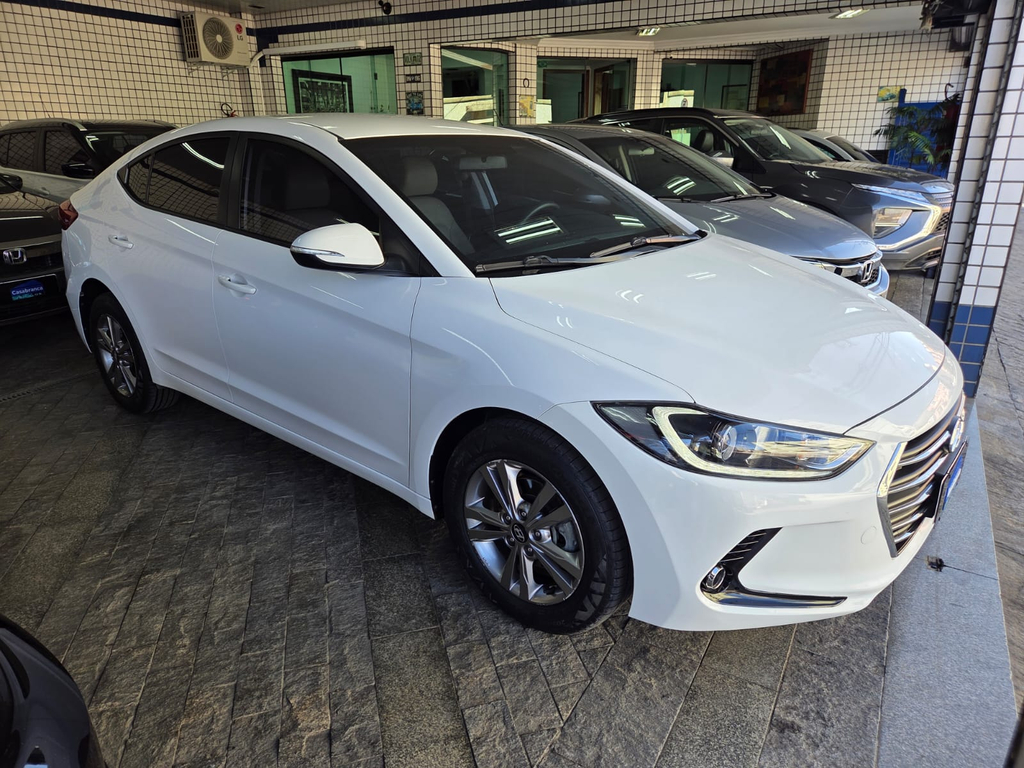 Hyundai Elantra Branco