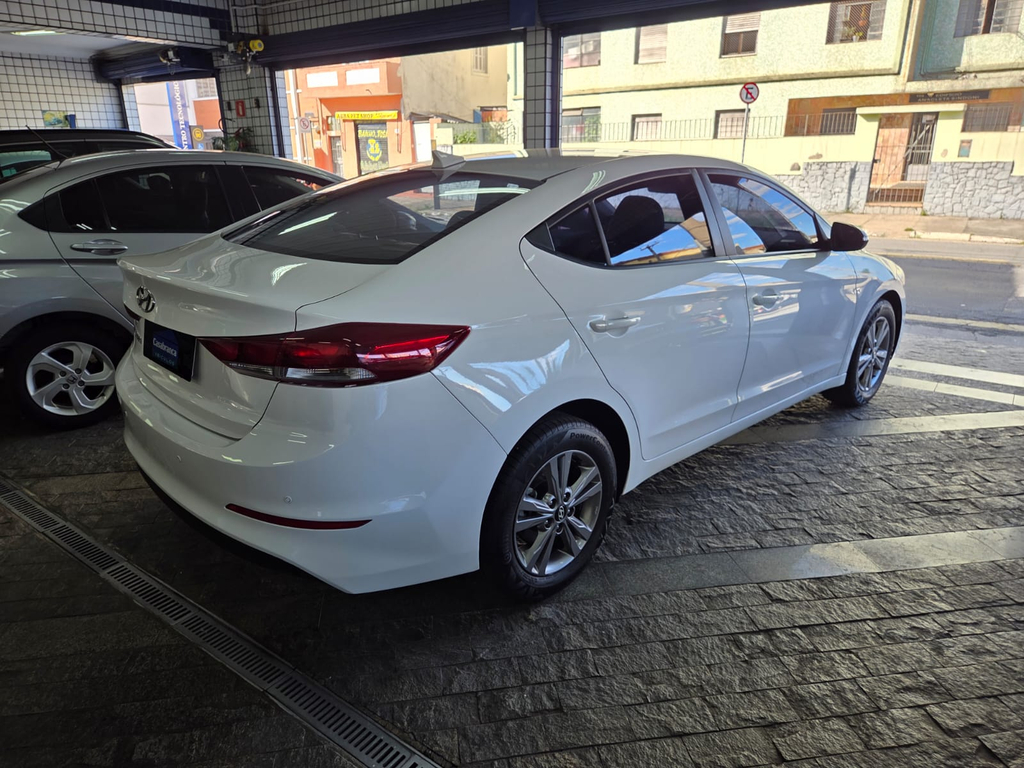 Hyundai Elantra Branco