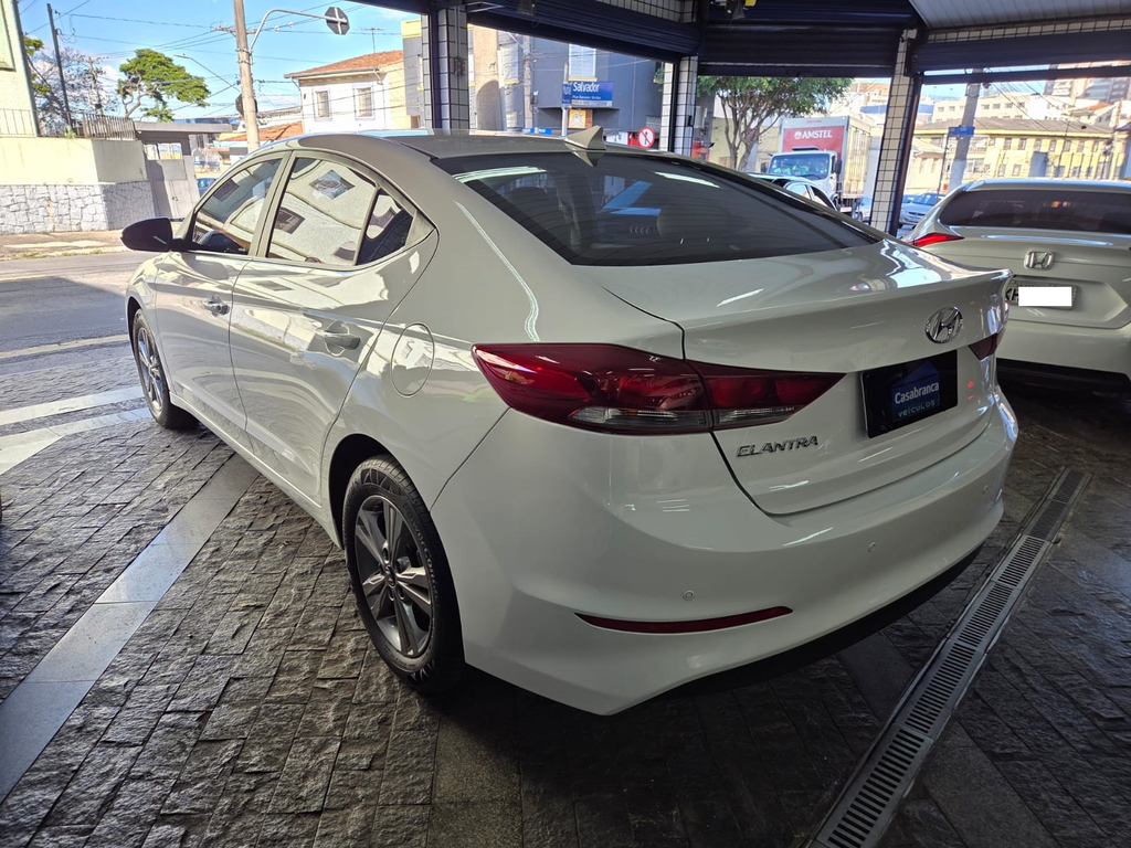 Hyundai Elantra Branco