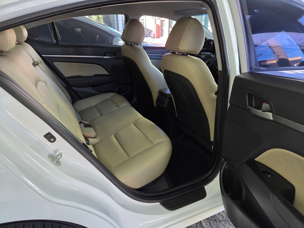 Hyundai Elantra Branco
