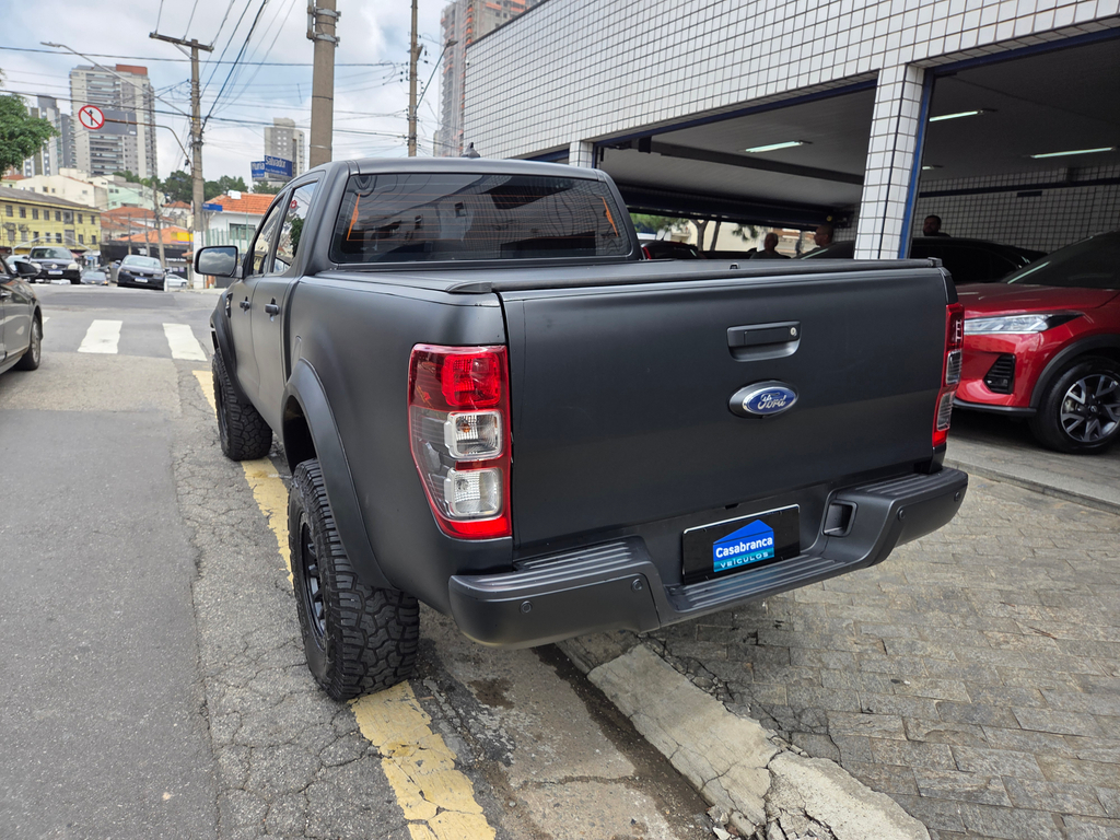 Ford Ranger Preto
