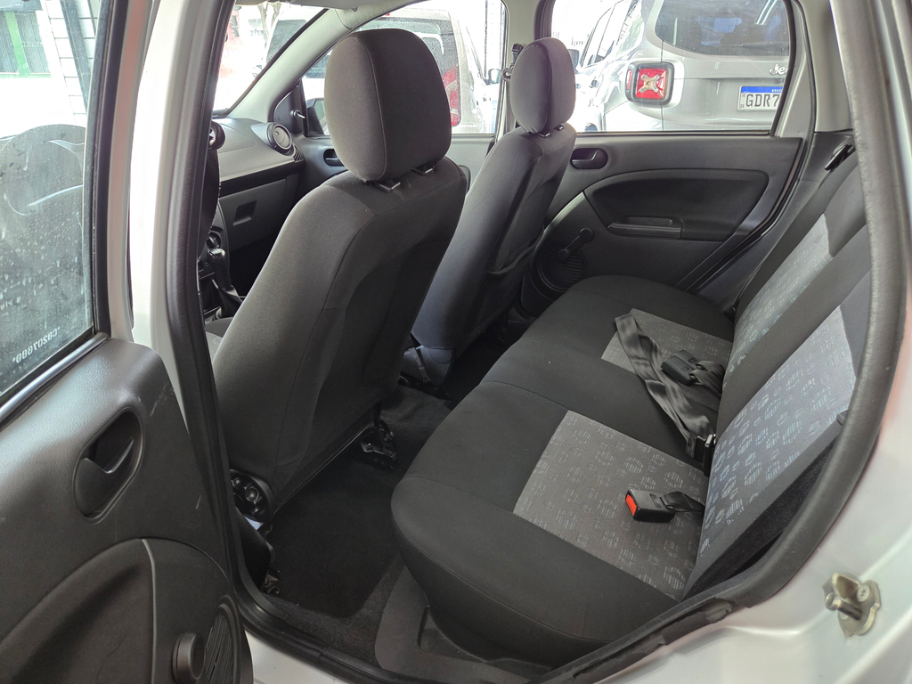 Ford Fiesta Hatch Prata