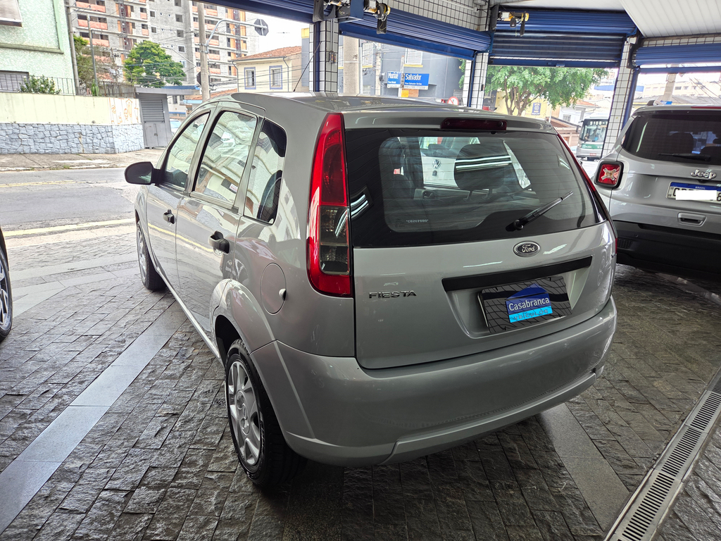 Ford Fiesta Hatch Prata