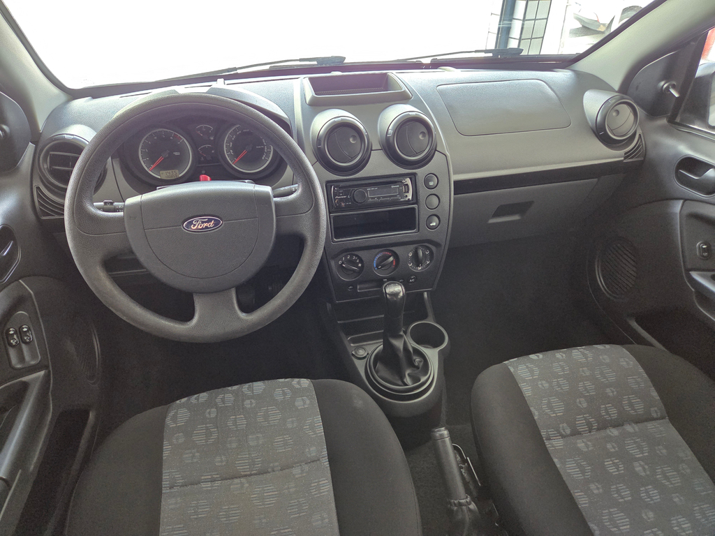 Ford Fiesta Hatch Prata