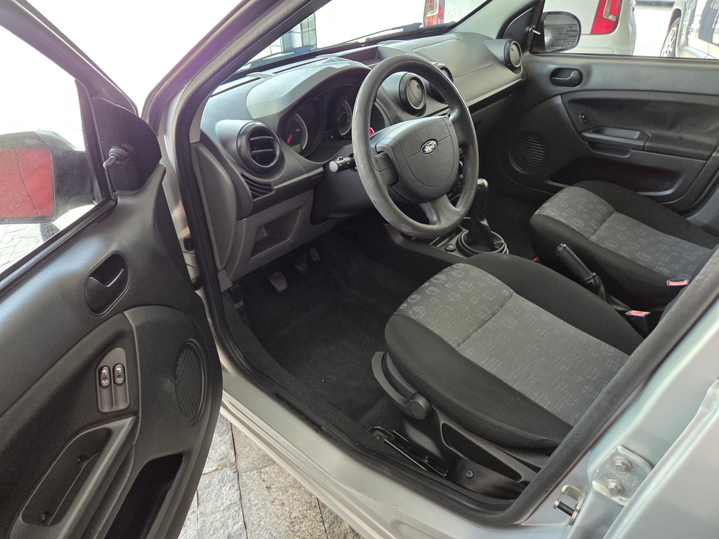 Ford Fiesta Hatch Prata