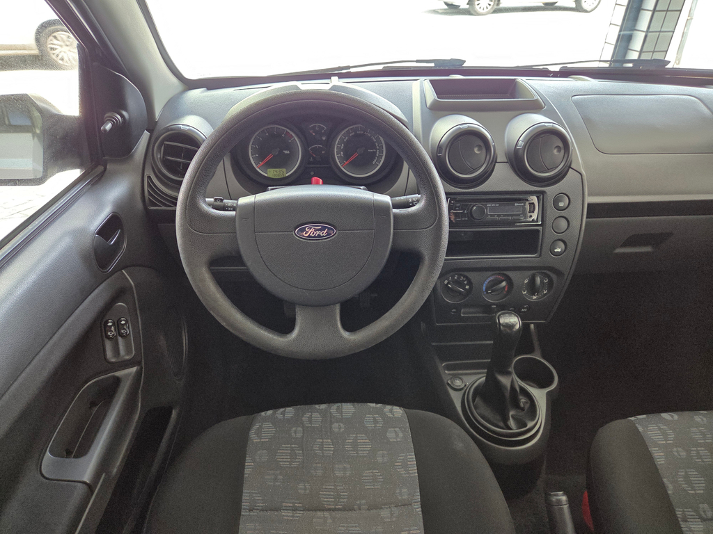 Ford Fiesta Hatch Prata