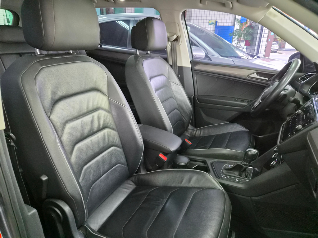 Volkswagen Tiguan Cinza