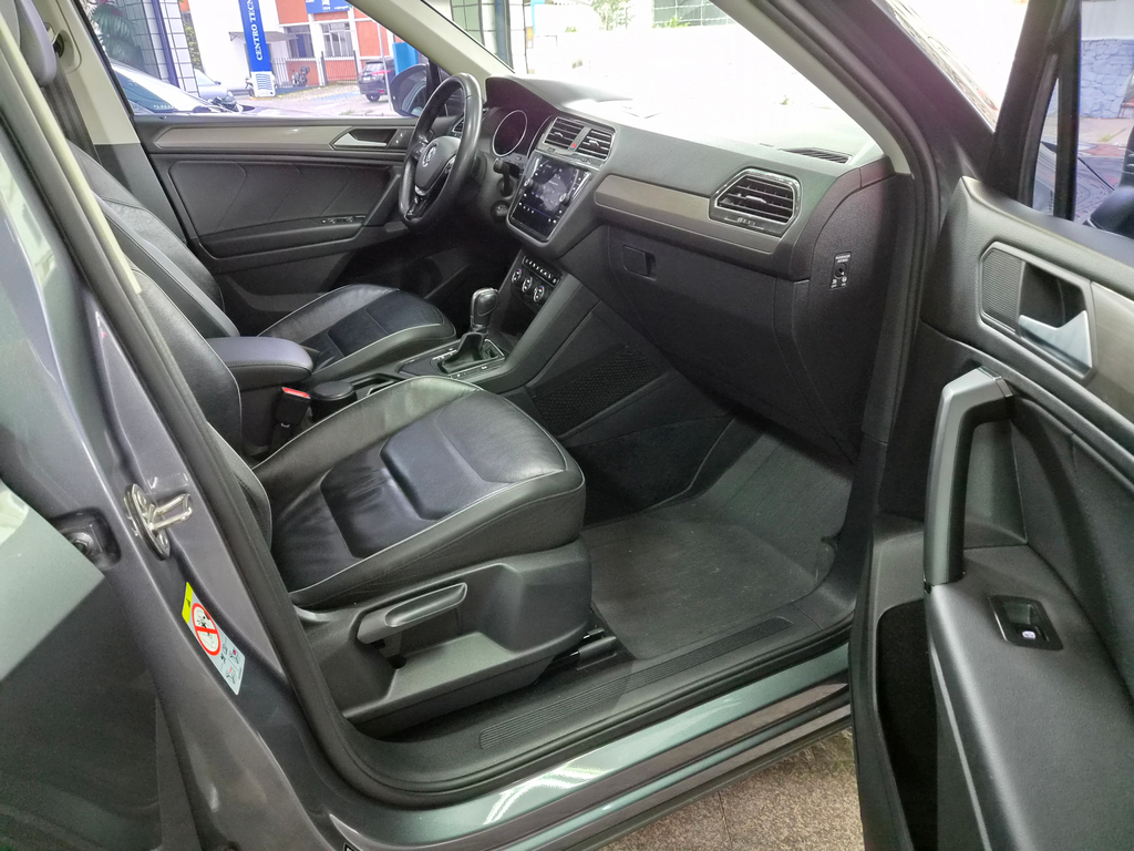 Volkswagen Tiguan Cinza