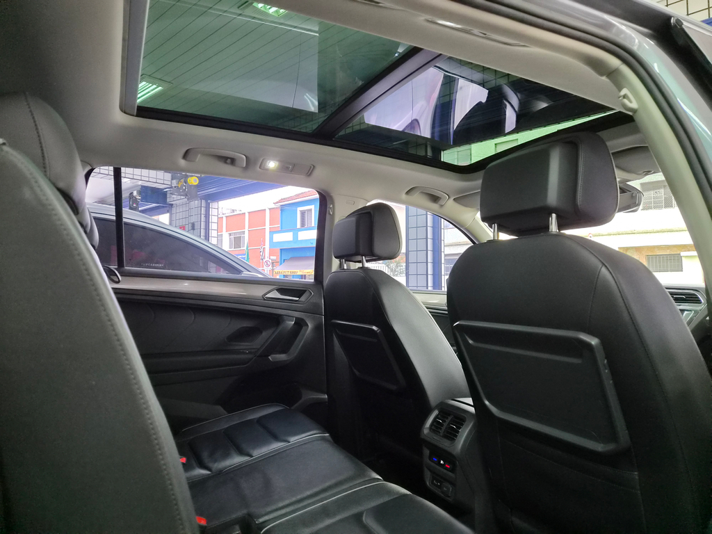 Volkswagen Tiguan Cinza