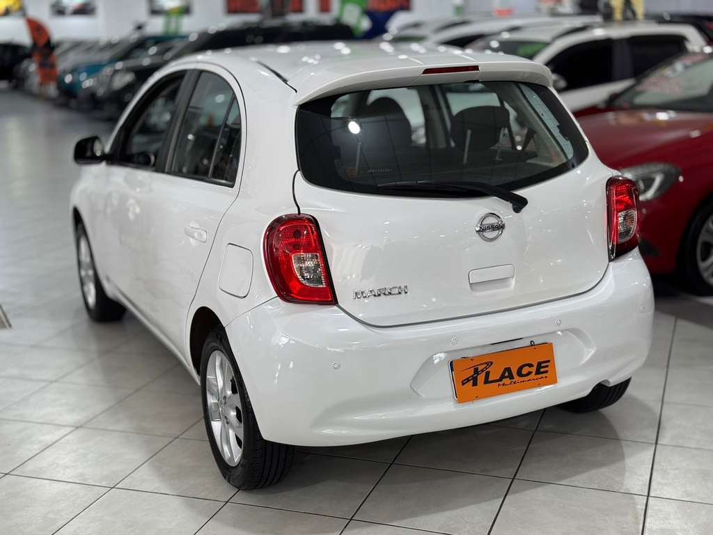 Nissan March Branco