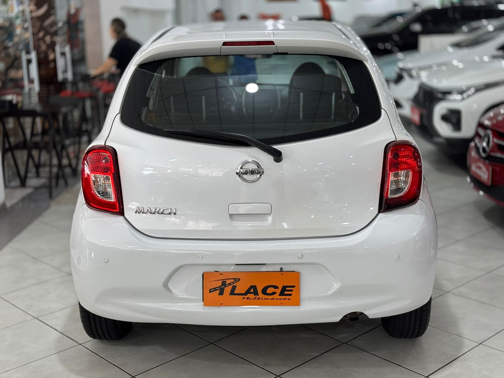 Nissan March Branco