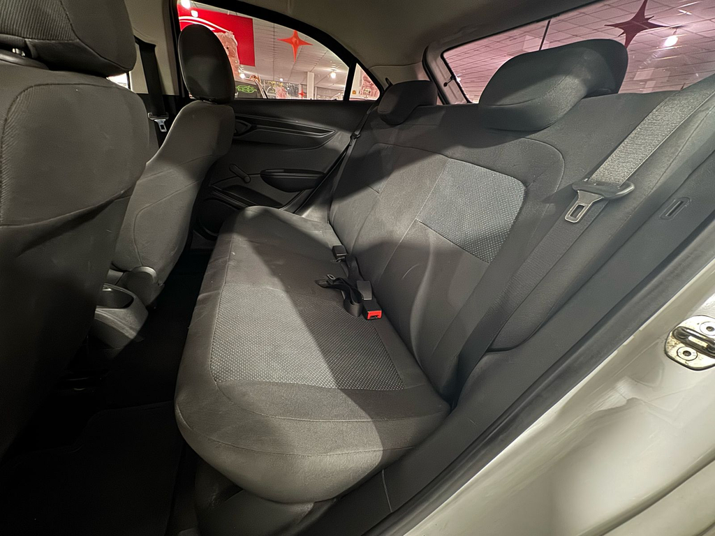 Chevrolet Onix Branco