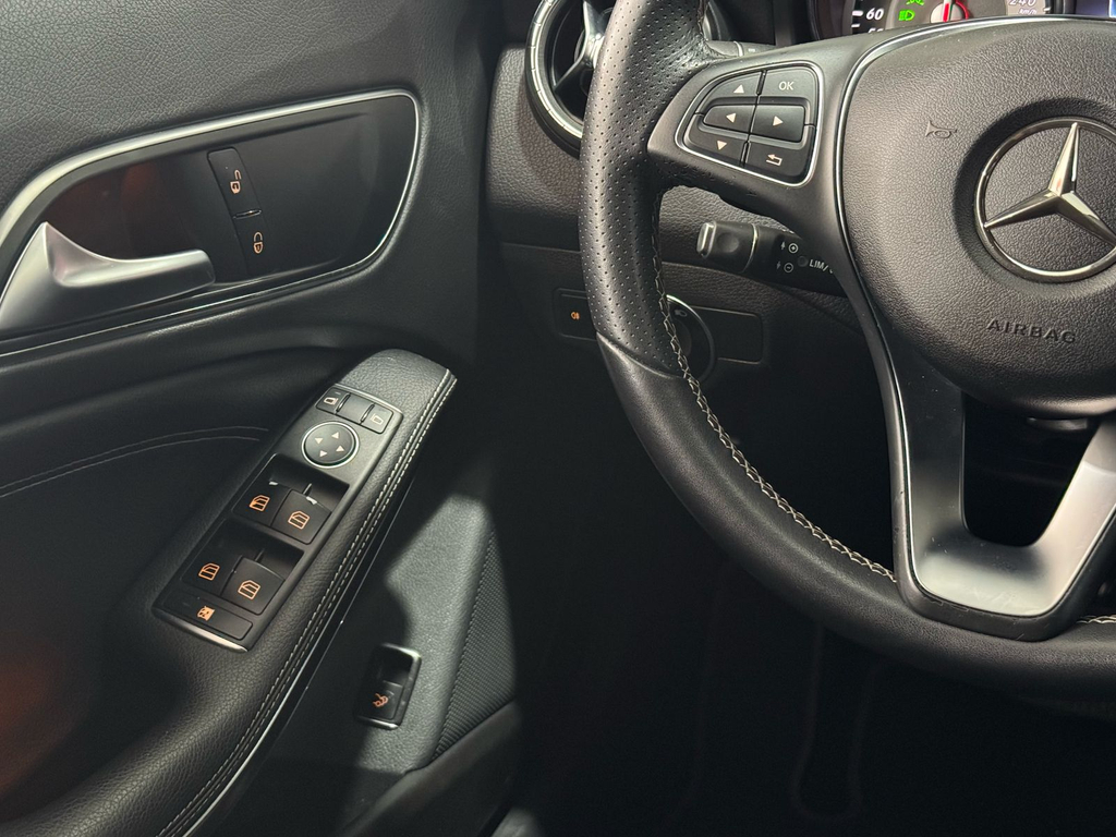 Mercedes Benz CLA-200 Branco