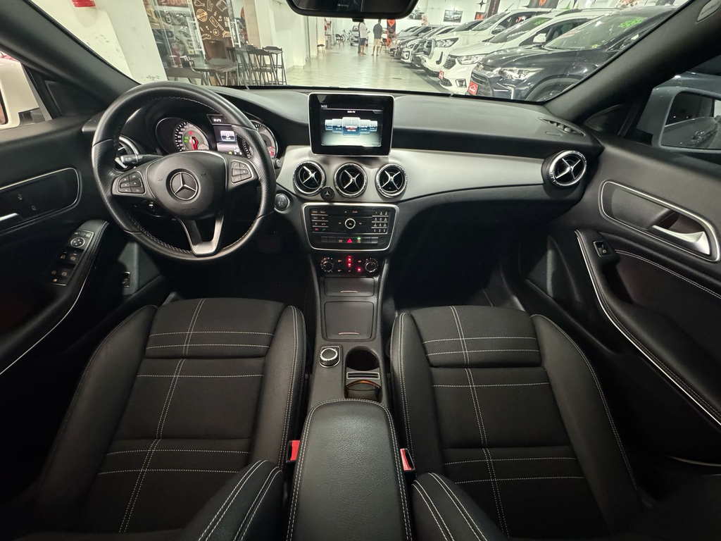 Mercedes Benz CLA-200 Branco