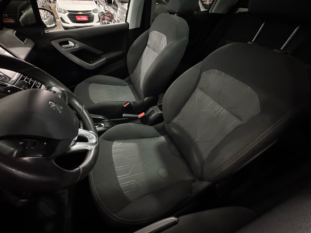 Peugeot 208 Branco