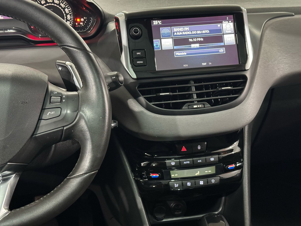 Peugeot 208 Branco