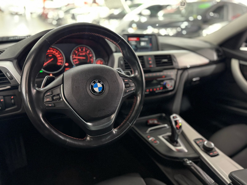 BMW 320i Preto