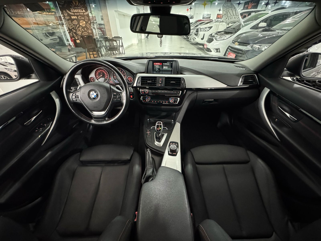 BMW 320i Preto