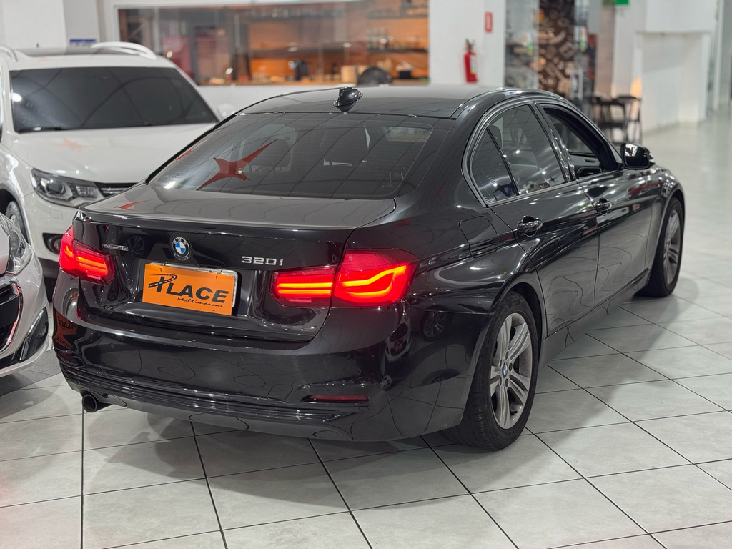 BMW 320i Preto