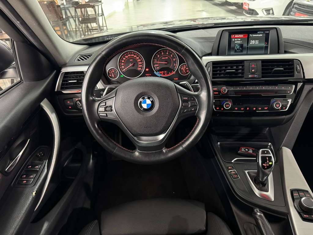 BMW 320i Preto