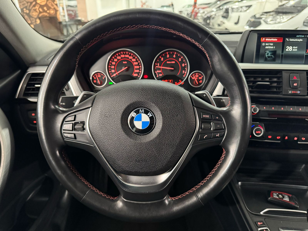 BMW 320i Preto