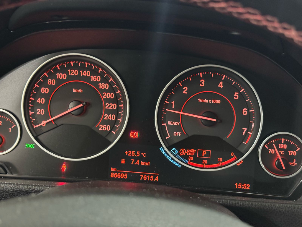 BMW 320i Preto