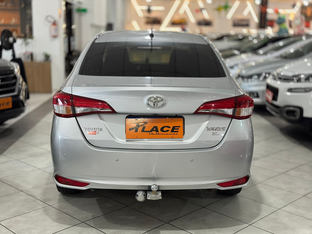 Toyota Yaris Sedan Prata