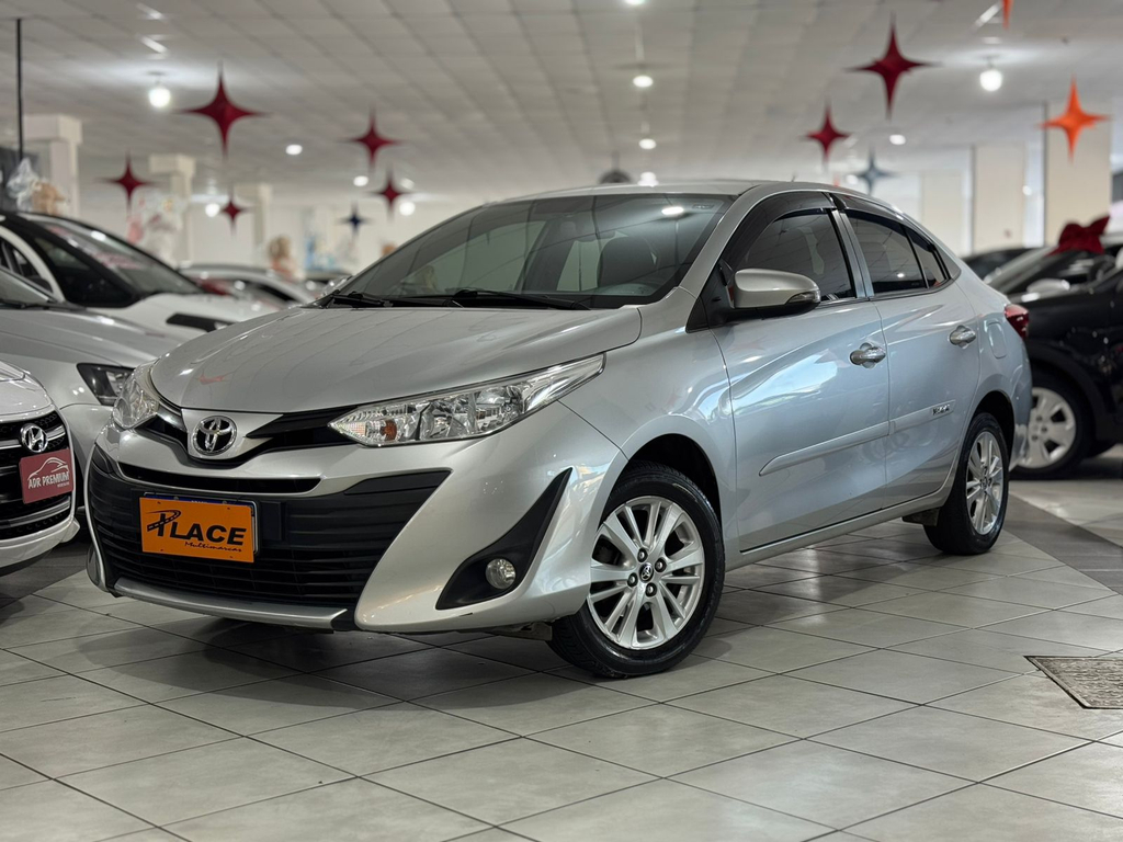 Toyota Yaris Sedan Prata