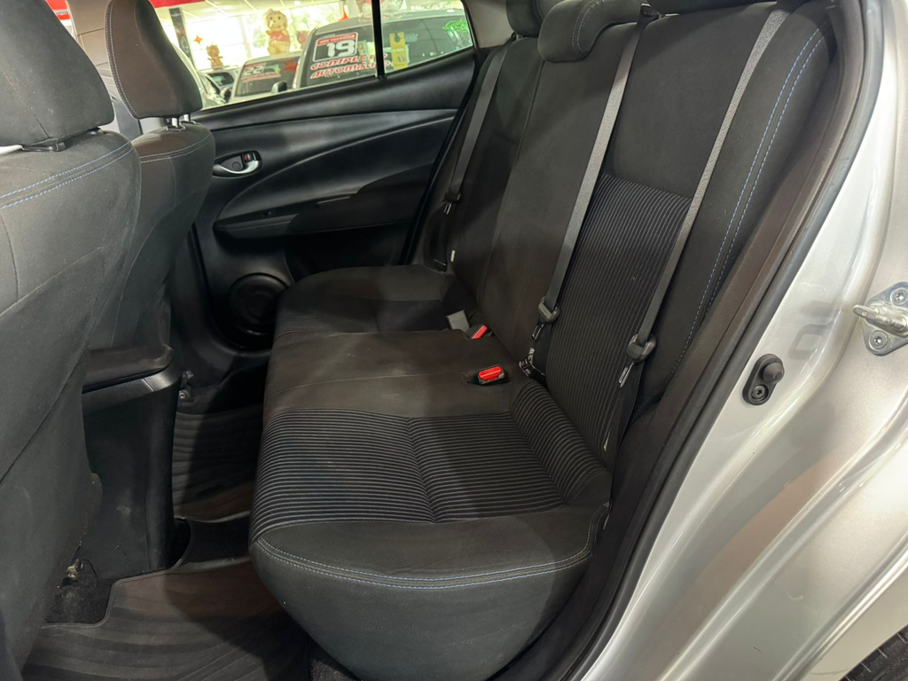 Toyota Yaris Sedan Prata