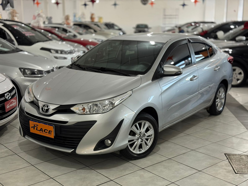 Toyota Yaris Sedan Prata