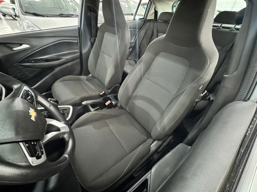 Chevrolet Onix Prata