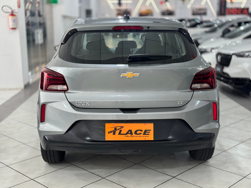 Chevrolet Onix Prata