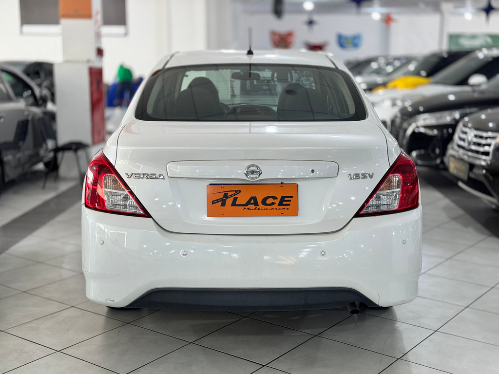 Nissan Versa Branco