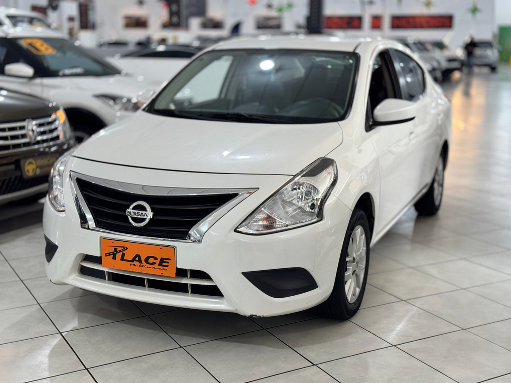 Nissan Versa Branco