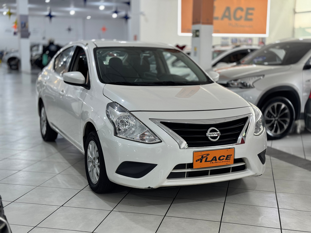 Nissan Versa Branco