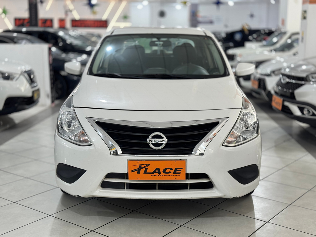 Nissan Versa Branco