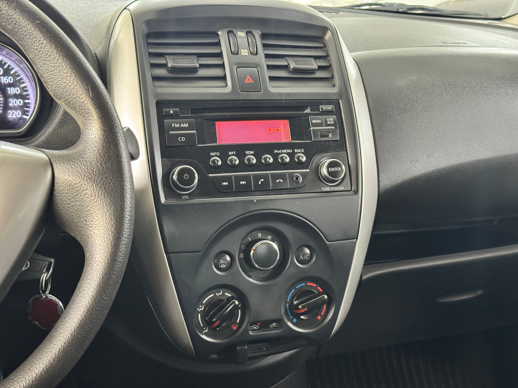 Nissan Versa Branco