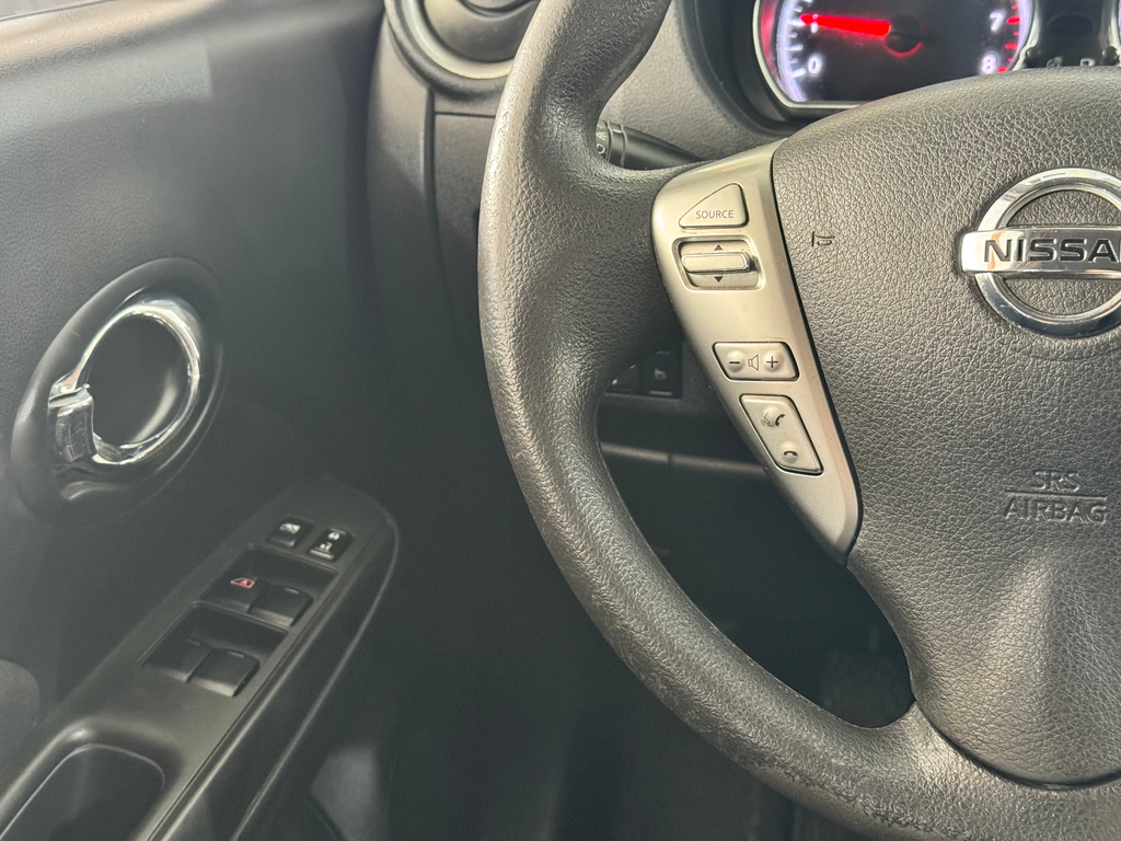 Nissan Versa Branco