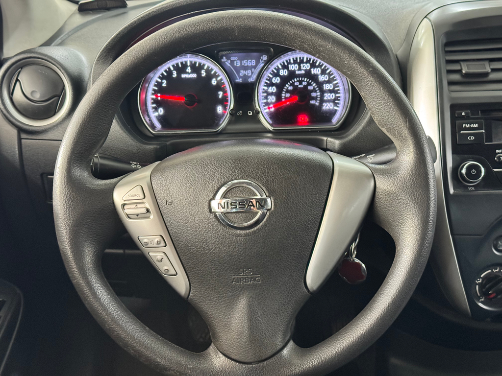 Nissan Versa Branco
