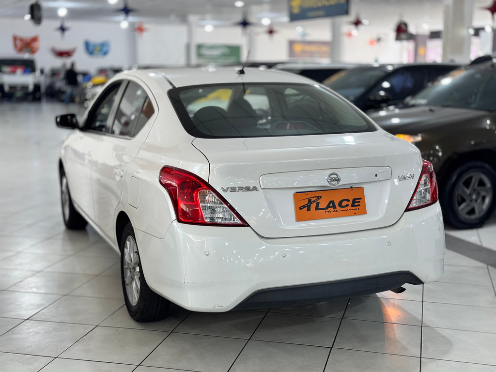 Nissan Versa Branco