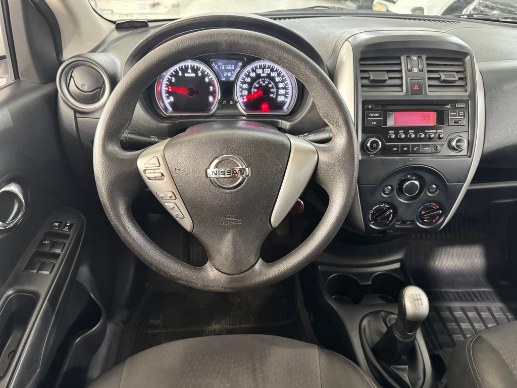 Nissan Versa Branco