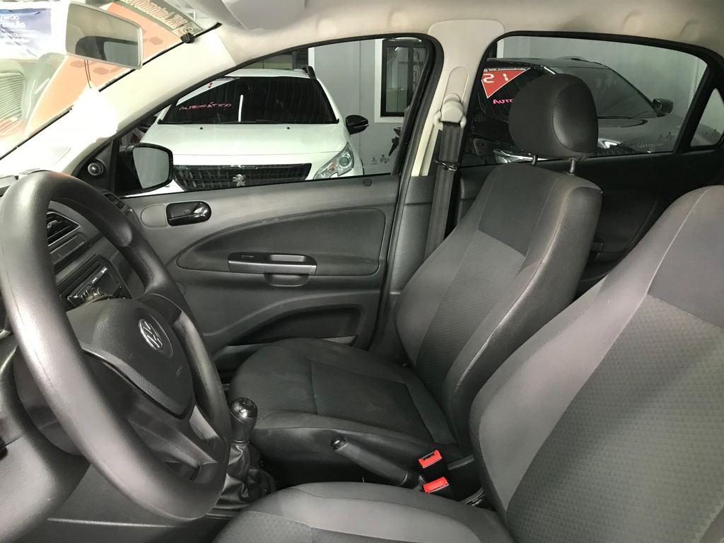 Volkswagen Voyage Preto