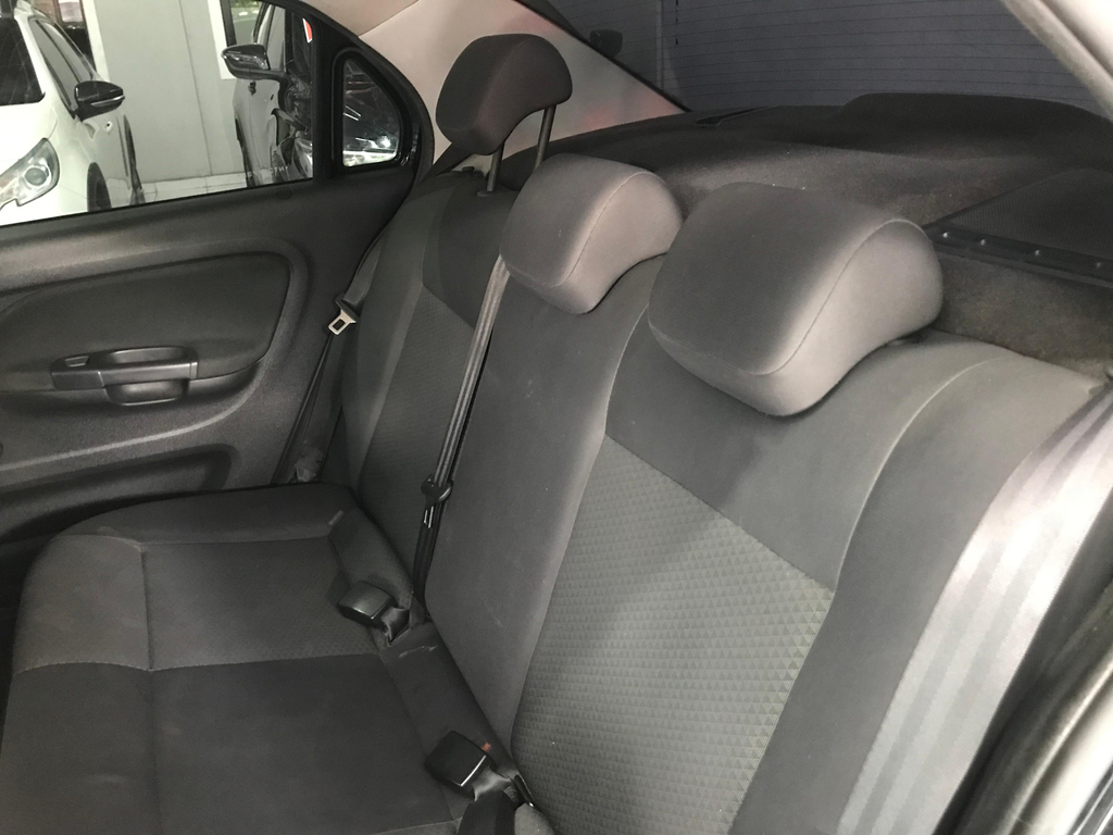 Volkswagen Voyage Preto