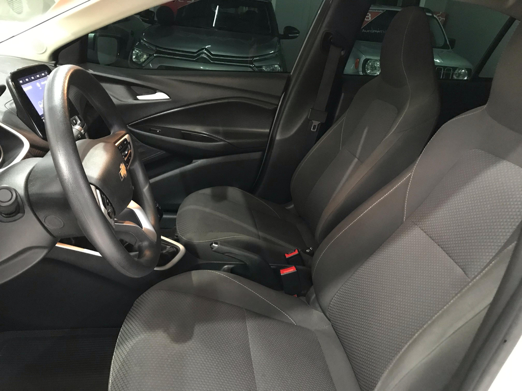 Chevrolet Onix Sedan Prata