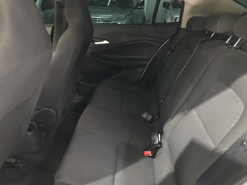 Chevrolet Onix Sedan Prata