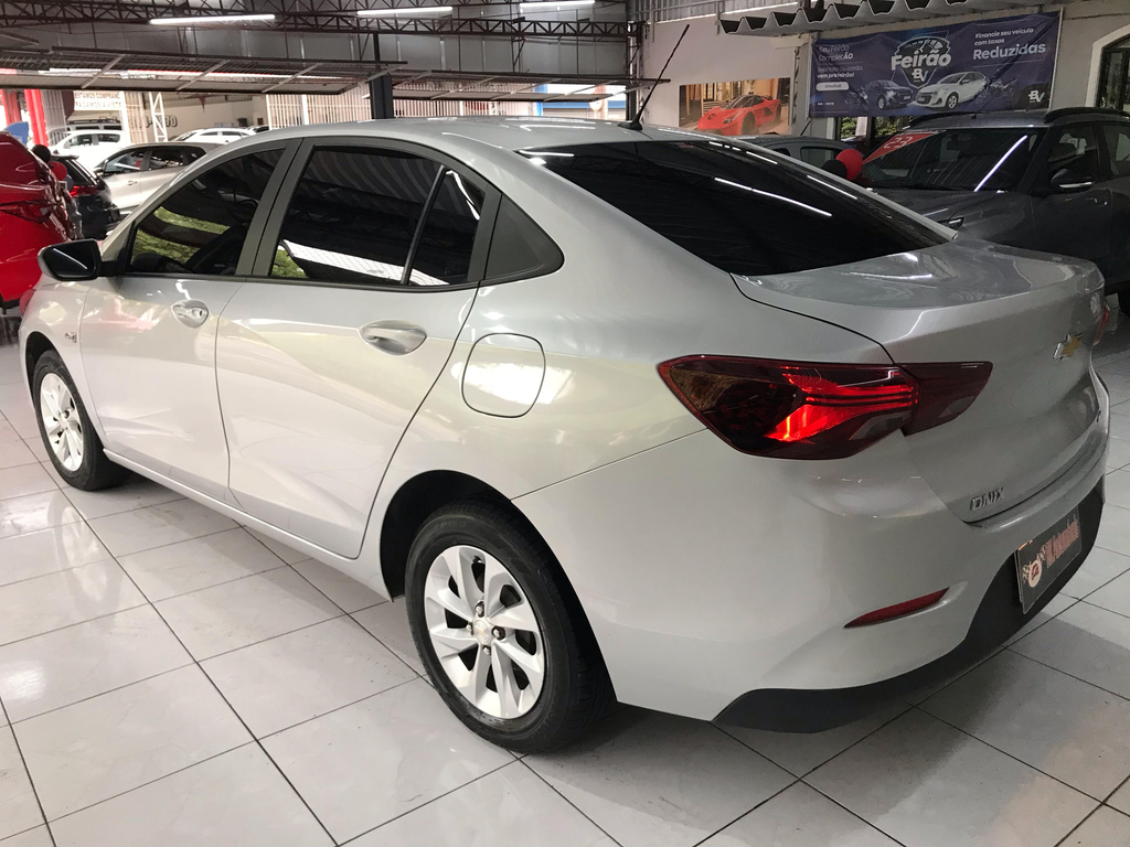 Chevrolet Onix Sedan Prata