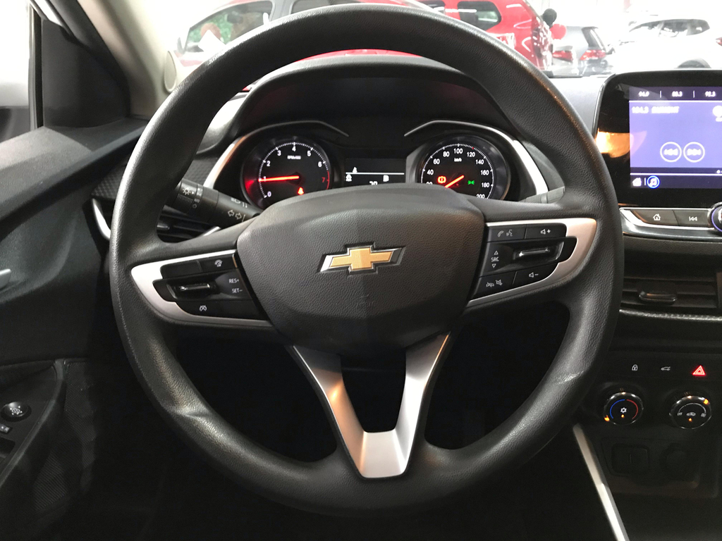 Chevrolet Onix Sedan Prata